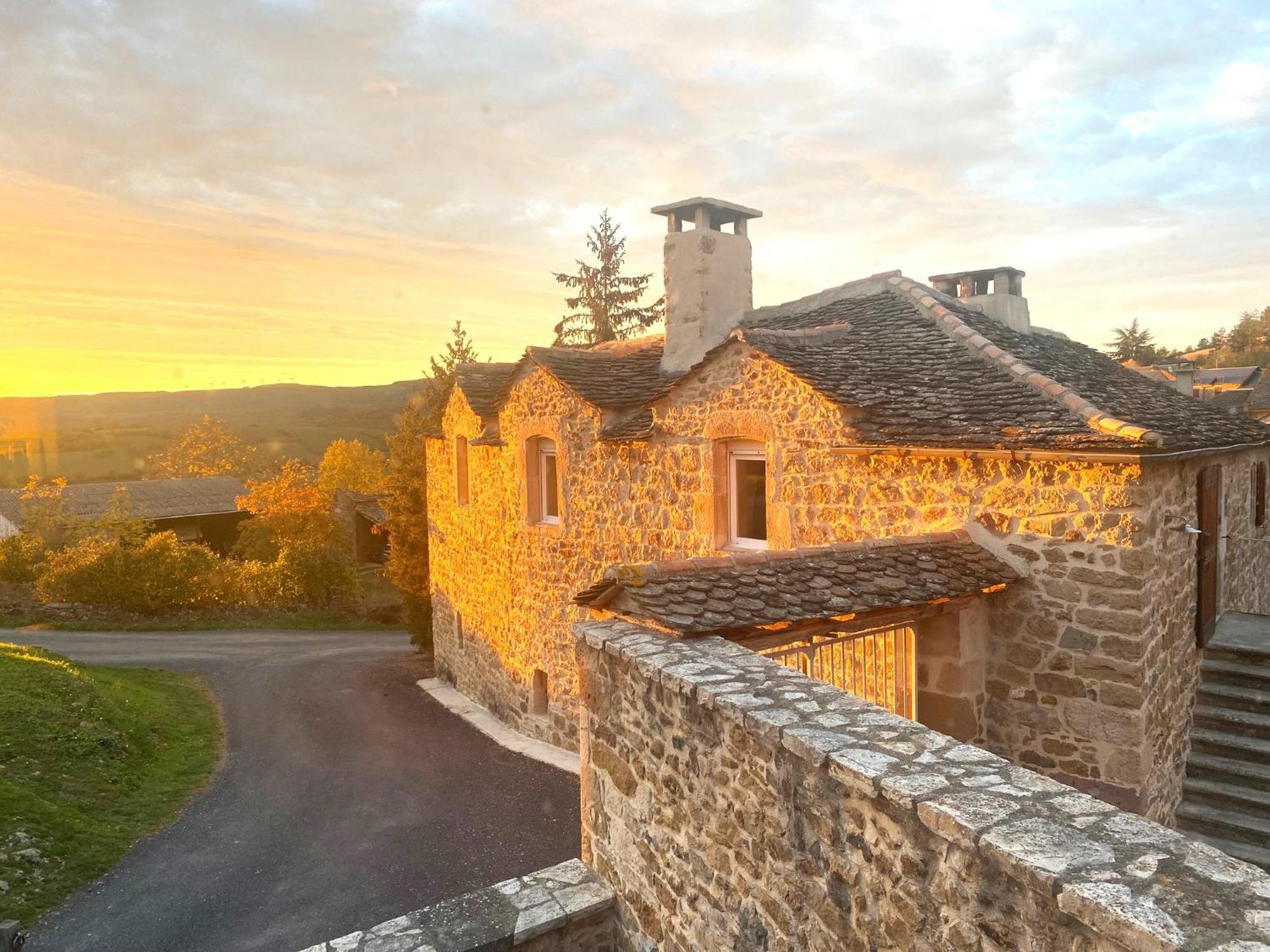 Les Caselles, Gite Et Maison D'Hotes Saint-Beauzely Exteriör bild