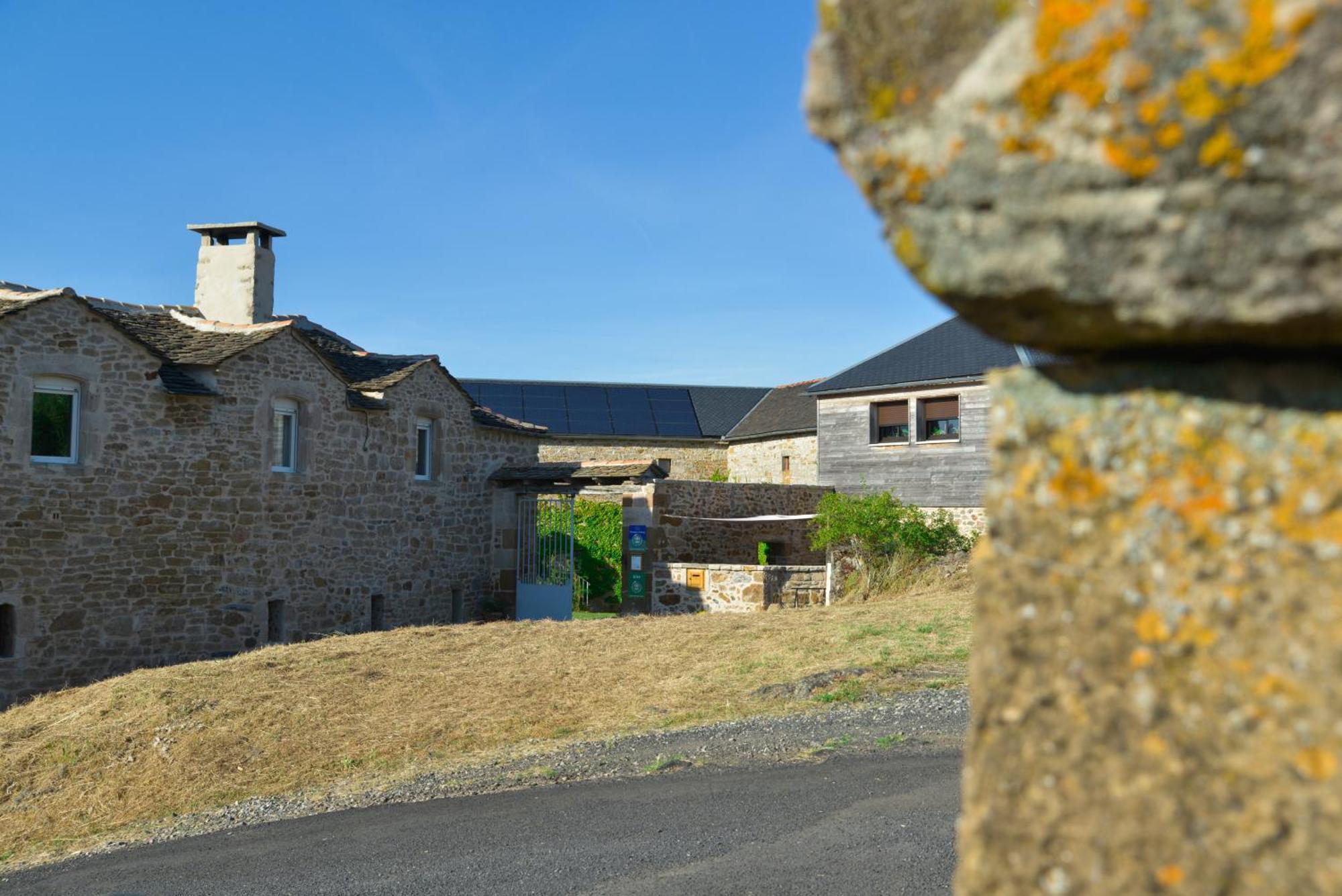 Les Caselles, Gite Et Maison D'Hotes Saint-Beauzely Exteriör bild