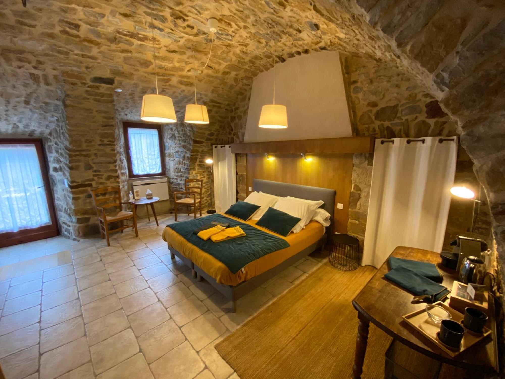 Les Caselles, Gite Et Maison D'Hotes Saint-Beauzely Exteriör bild