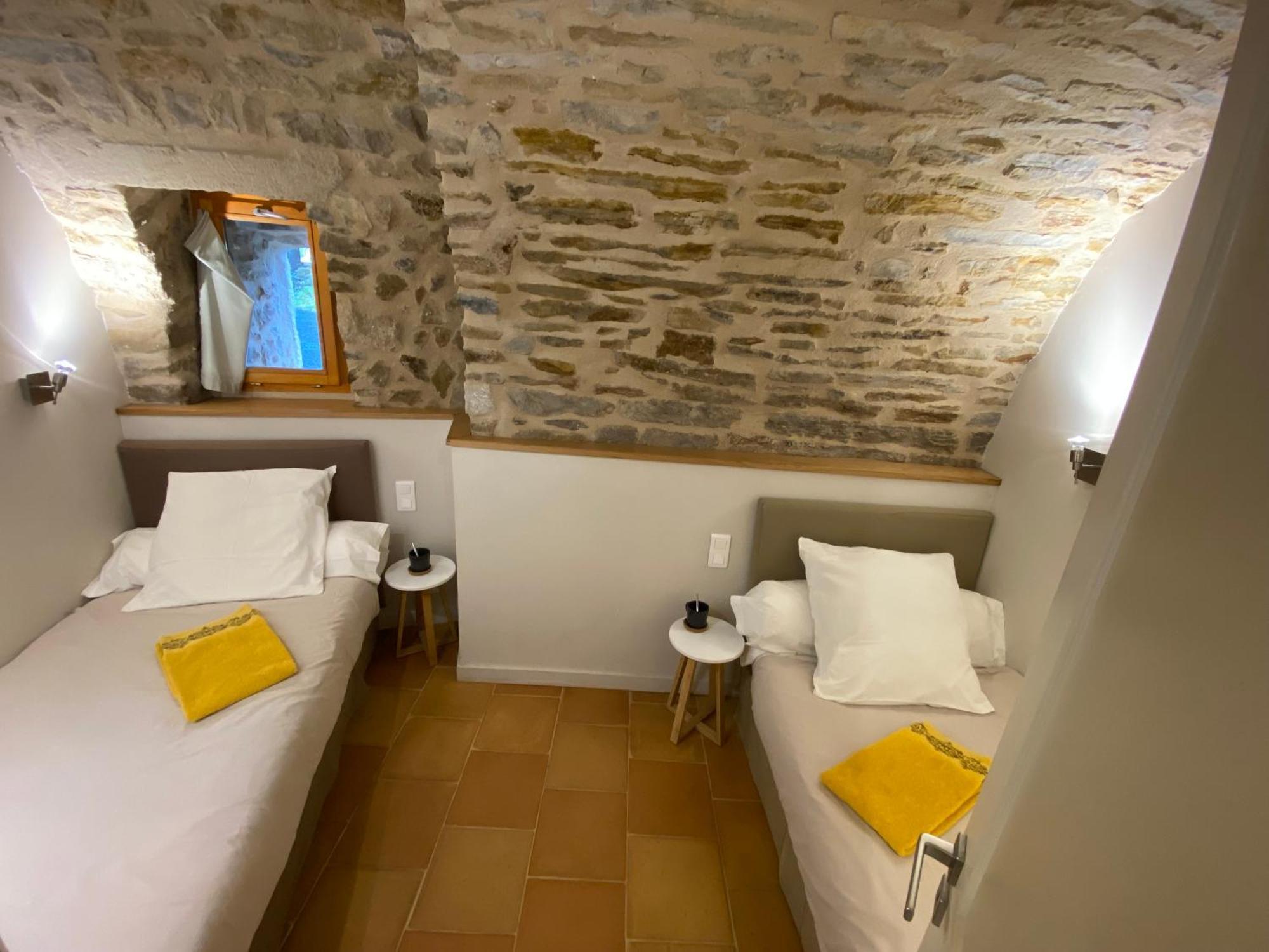 Les Caselles, Gite Et Maison D'Hotes Saint-Beauzely Exteriör bild