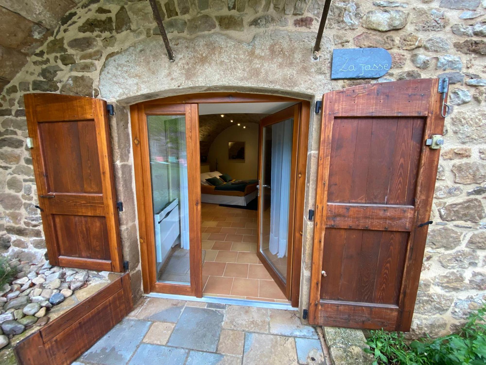 Les Caselles, Gite Et Maison D'Hotes Saint-Beauzely Exteriör bild