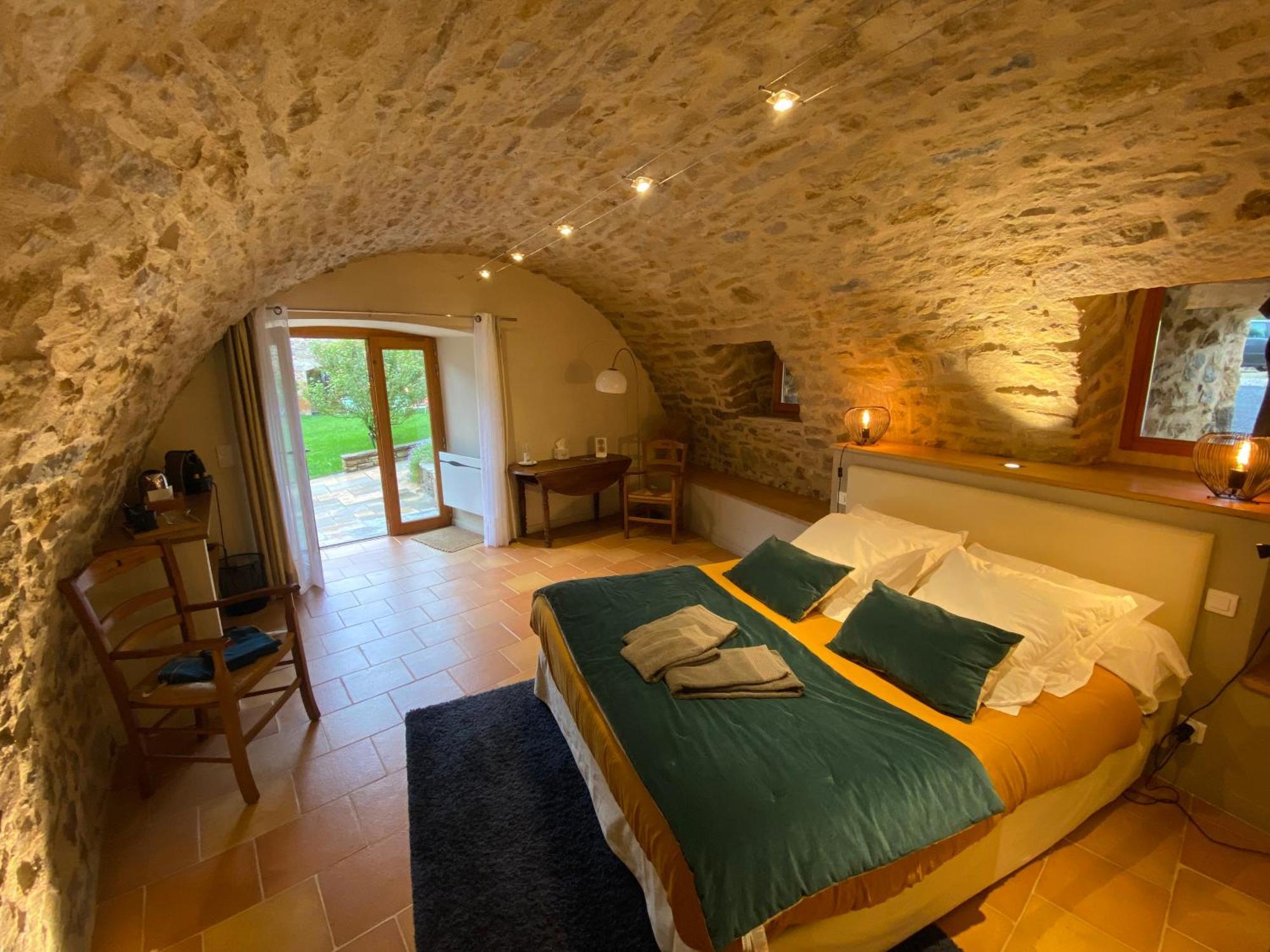 Les Caselles, Gite Et Maison D'Hotes Saint-Beauzely Exteriör bild